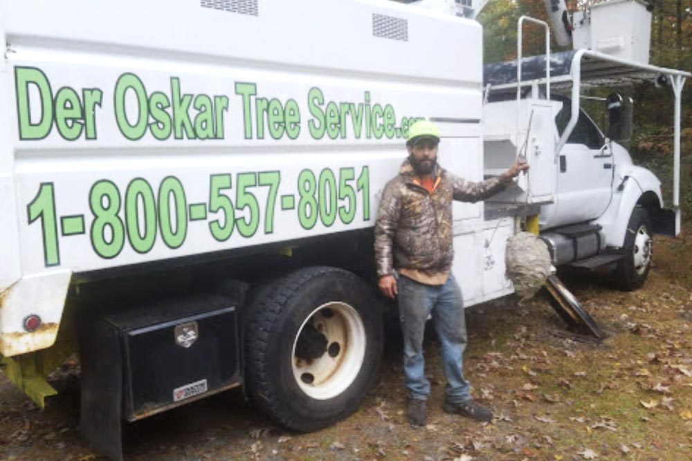 Der-oskar-tree-service-truck