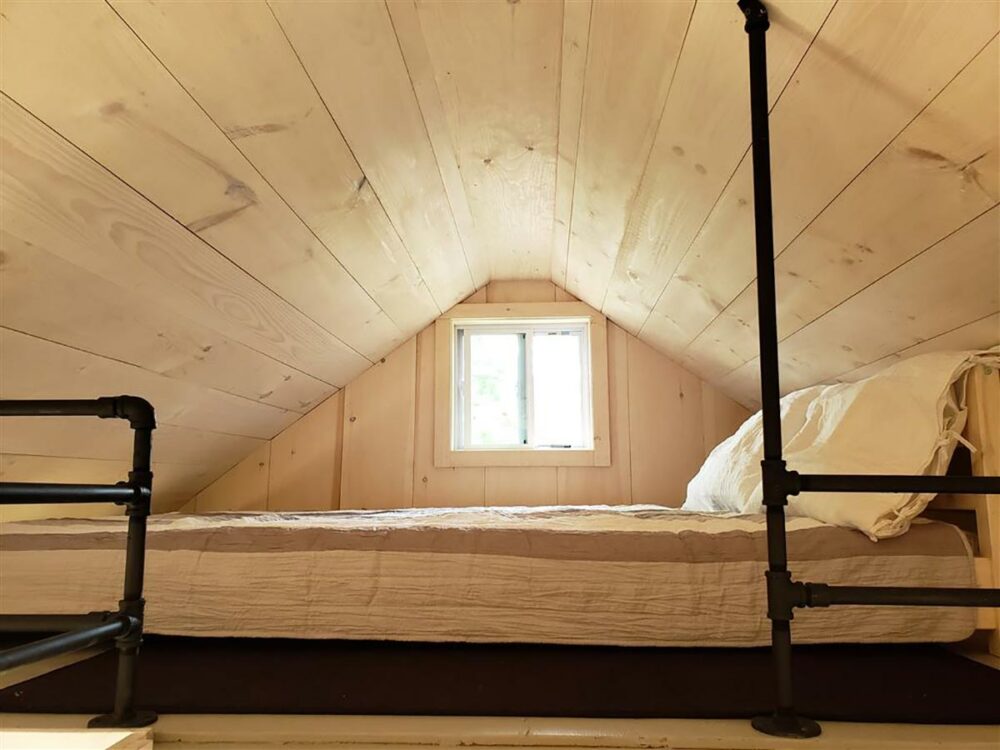 TH-sleeping-loft-queen-size-bed